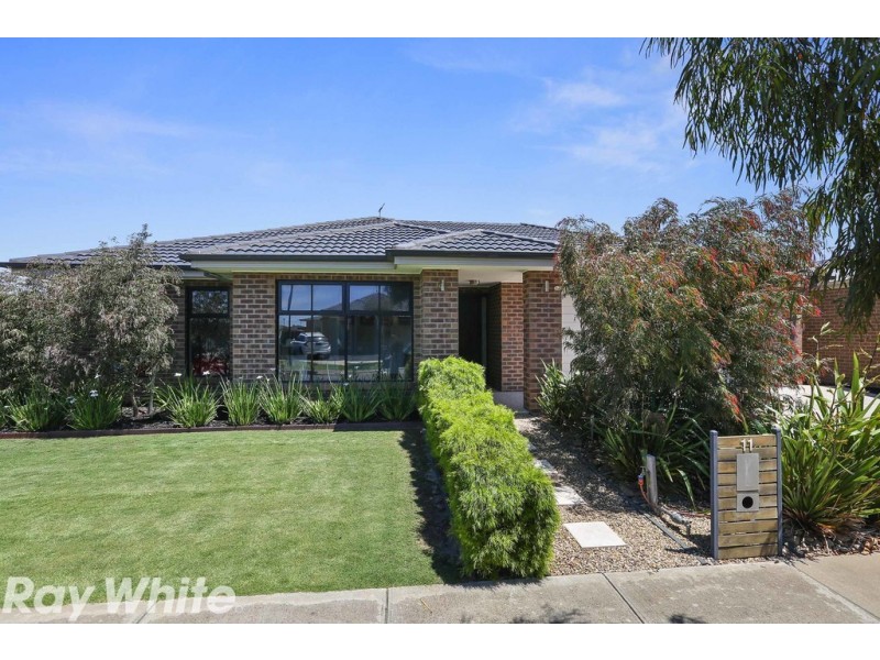 11 Springwater Drive, Lara VIC 3212