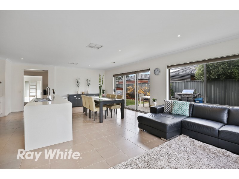 49 Grand Lakes Way, Lara VIC 3212