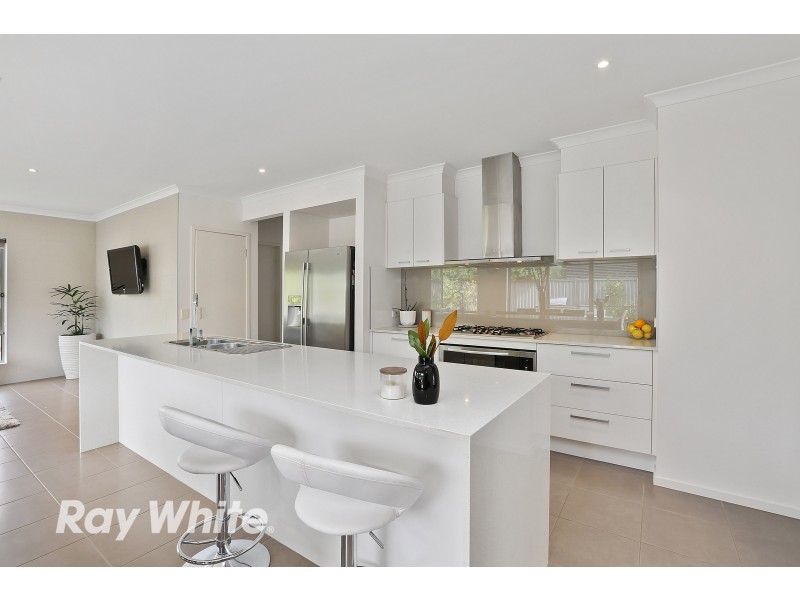 49 Grand Lakes Way, Lara VIC 3212