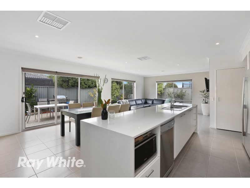 49 Grand Lakes Way, Lara VIC 3212