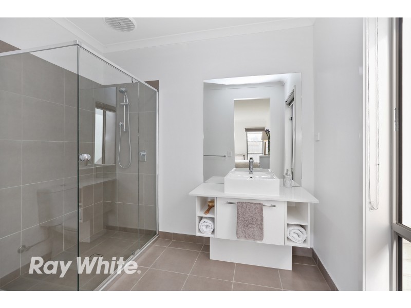 49 Grand Lakes Way, Lara VIC 3212