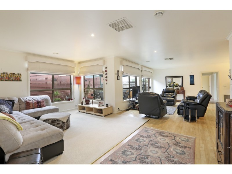 6 Bracknell Court, Lara VIC 3212