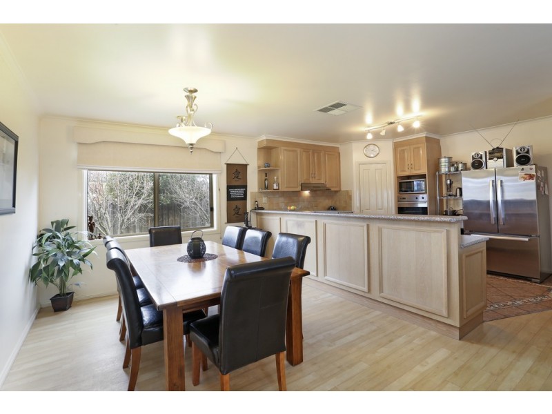 6 Bracknell Court, Lara VIC 3212