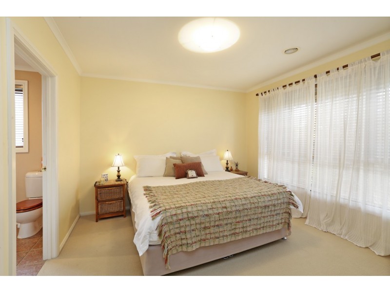 6 Bracknell Court, Lara VIC 3212