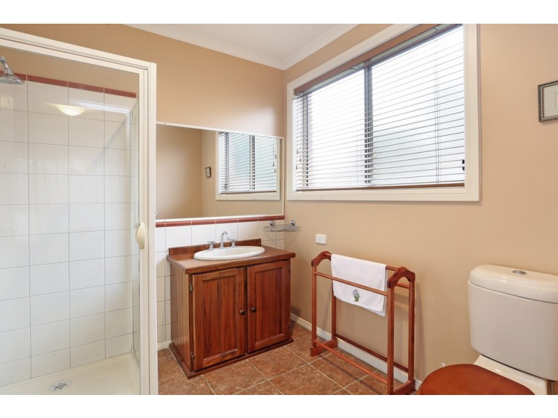 6 Bracknell Court, Lara VIC 3212