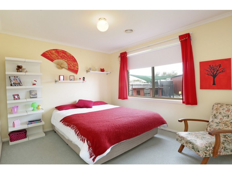 6 Bracknell Court, Lara VIC 3212