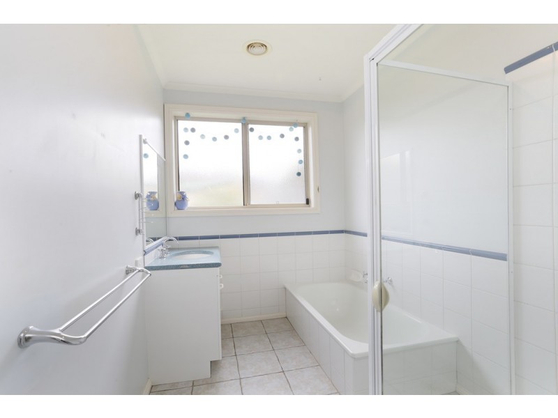 6 Bracknell Court, Lara VIC 3212