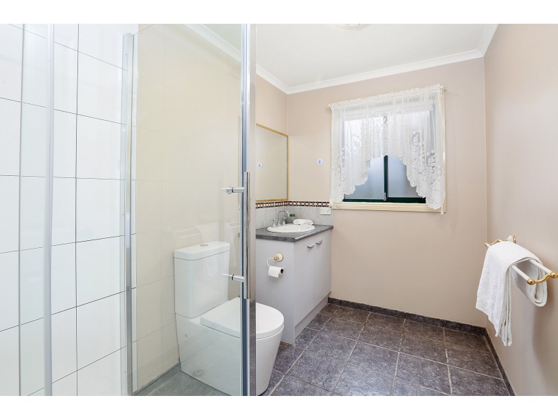 2-4 Marina Court, Lara VIC 3212