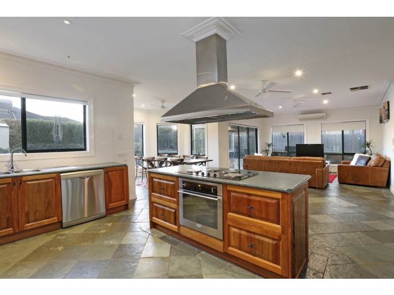 36 Lara Boulevard, Lara VIC 3212