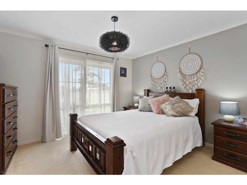 1 Nilaur Place, Lara VIC 3212