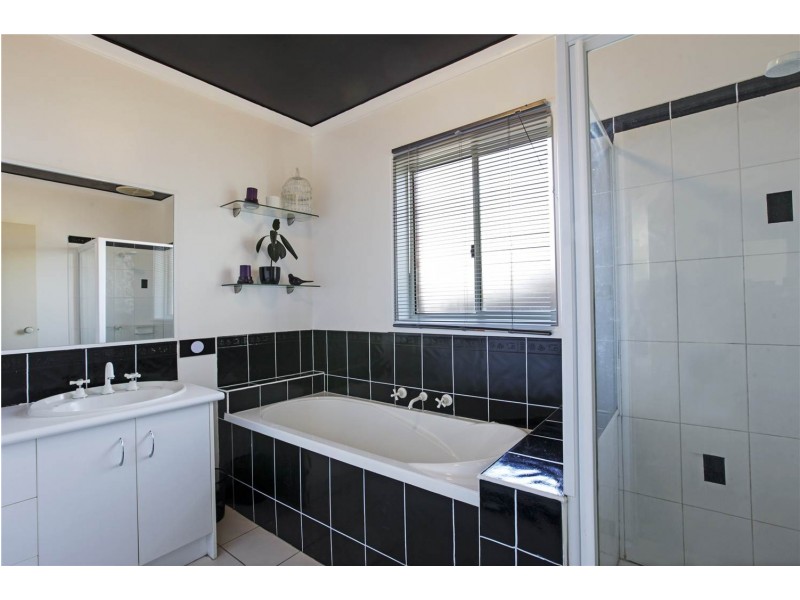 2/5-7 Altair Avenue, Lara VIC 3212