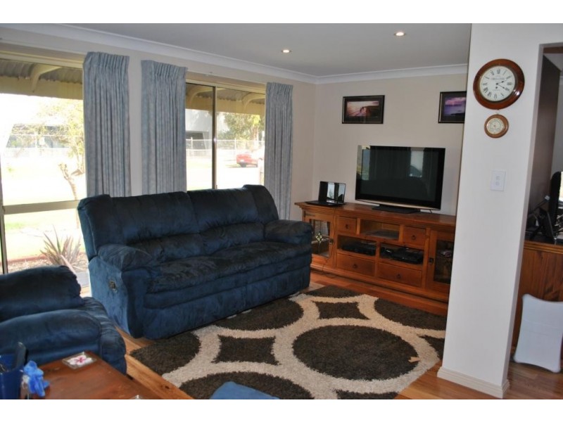 18 Lake Road, Lara VIC 3212