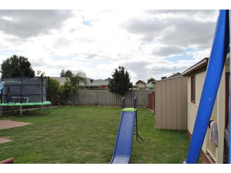 18 Lake Road, Lara VIC 3212