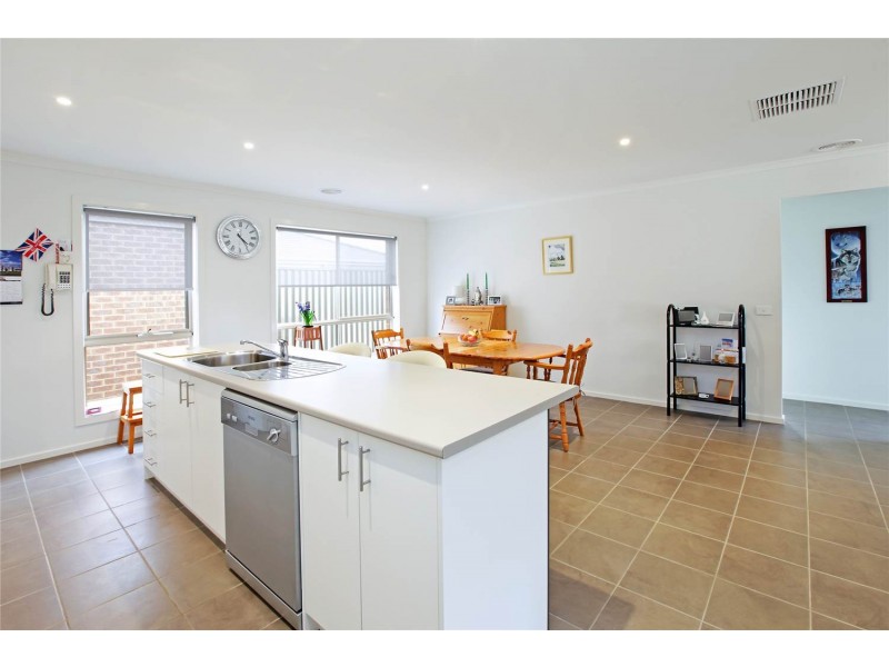 27 Springwater Drive, Lara VIC 3212