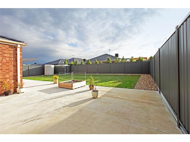 27 Springwater Drive, Lara VIC 3212