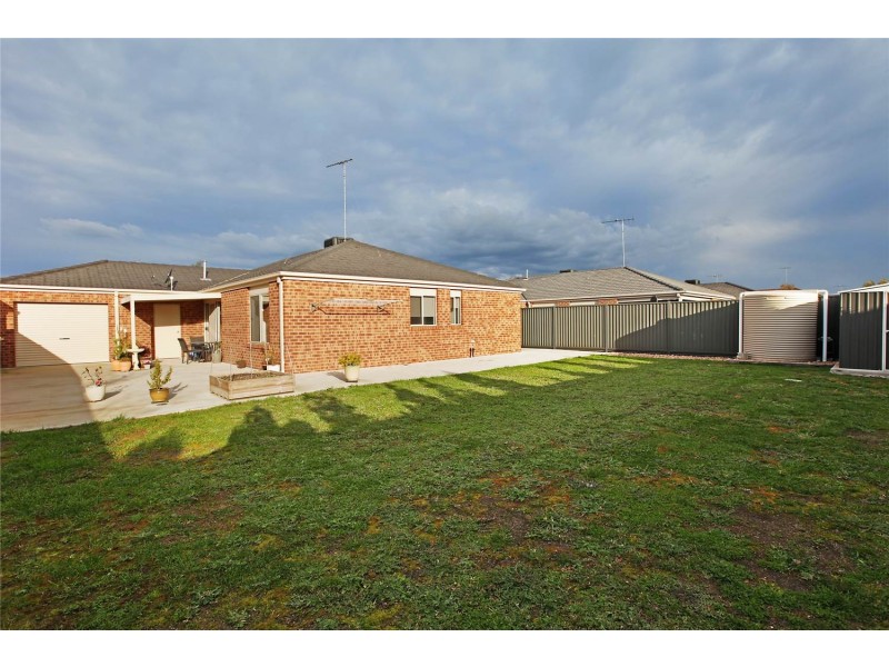 27 Springwater Drive, Lara VIC 3212