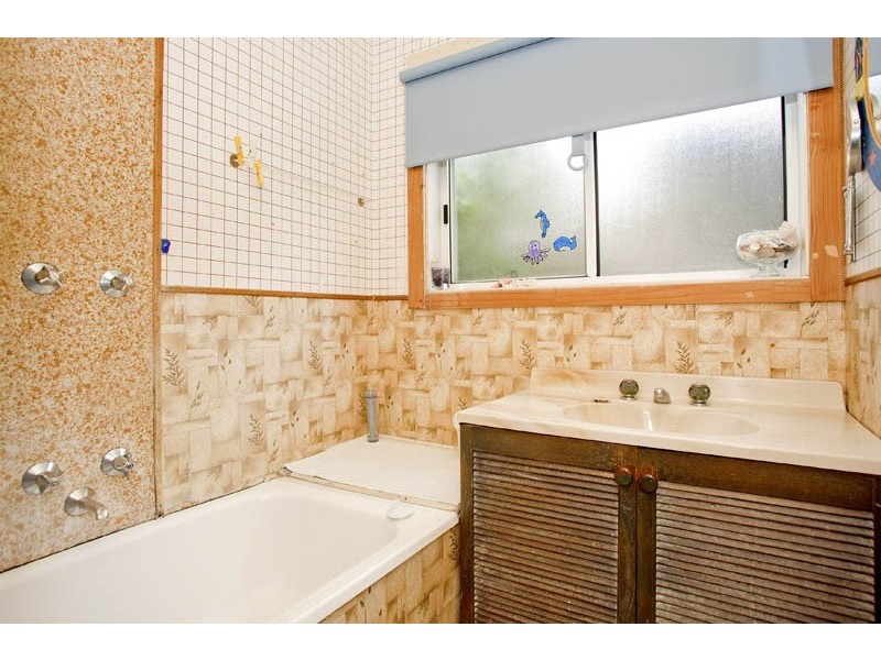 6 Rose Avenue, Norlane VIC 3214