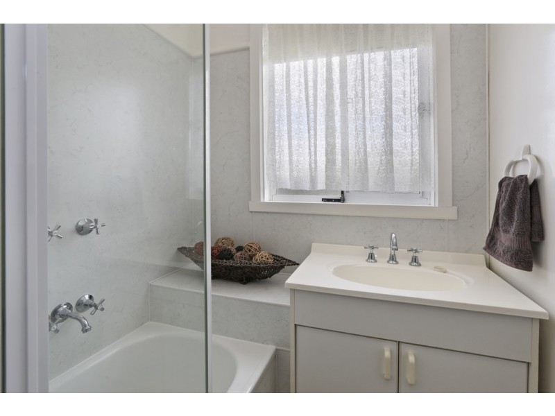 9 Dove Street, Norlane VIC 3214