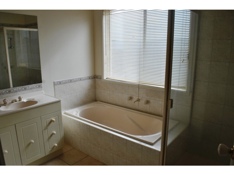 41 Greenleaf Drive, Lara VIC 3212