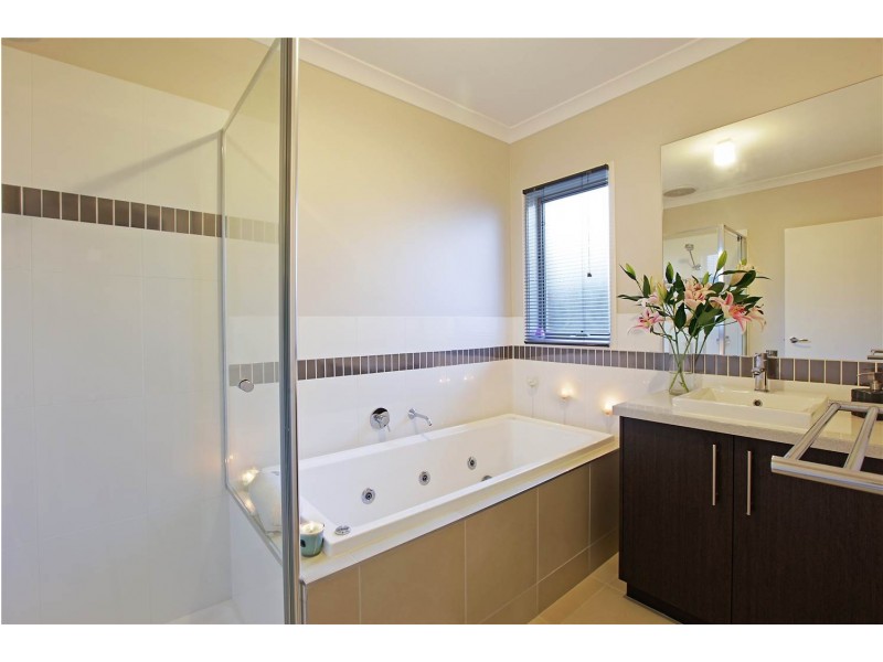 63 Moorhen Drive, Lara VIC 3212