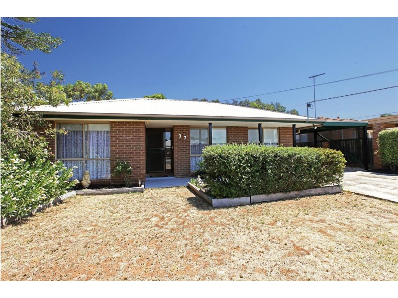 37 Cameron Crescent, Lara VIC 3212