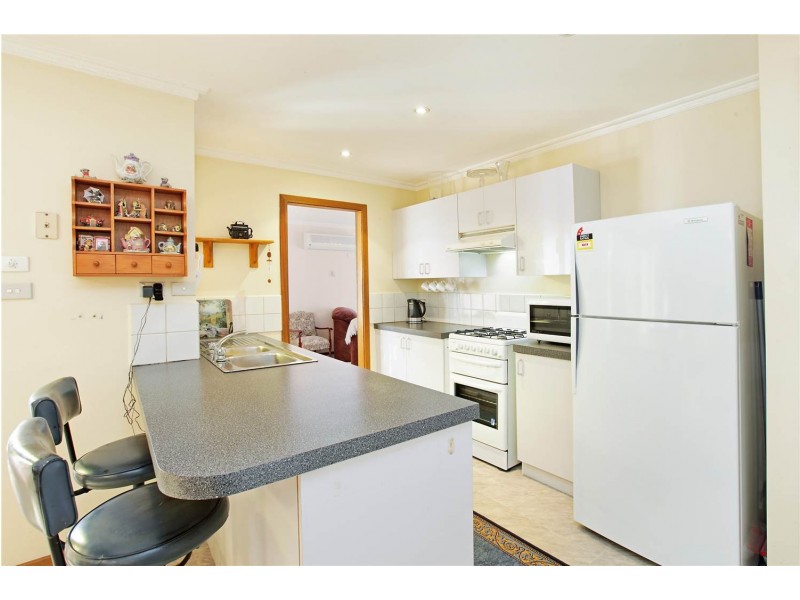37 Cameron Crescent, Lara VIC 3212
