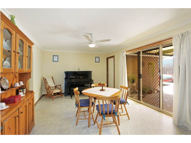 37 Cameron Crescent, Lara VIC 3212
