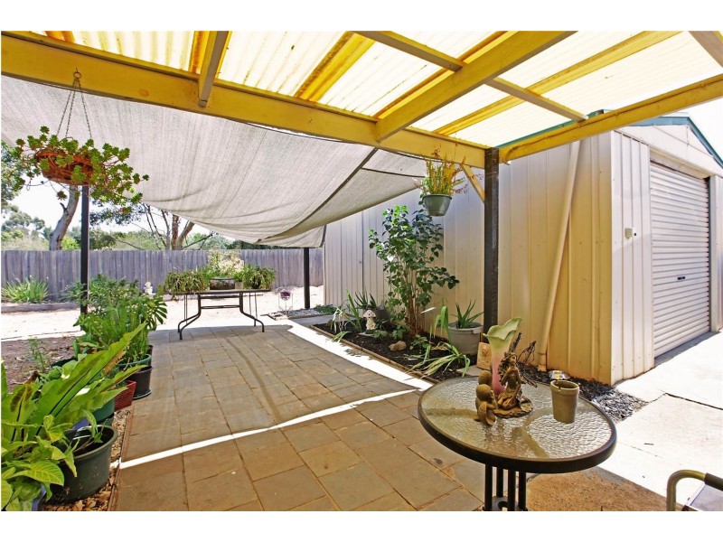 37 Cameron Crescent, Lara VIC 3212