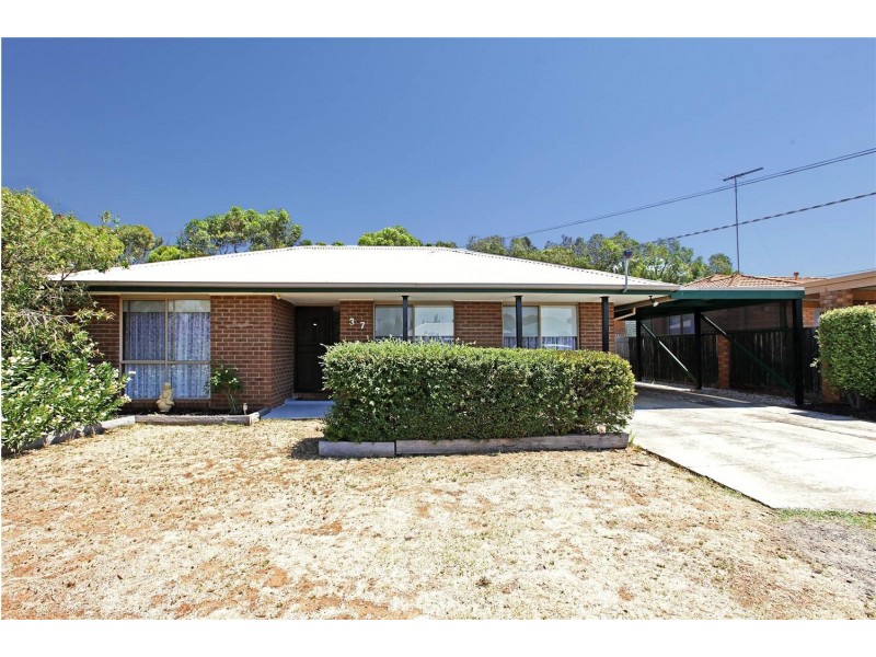 37 Cameron Crescent, Lara VIC 3212
