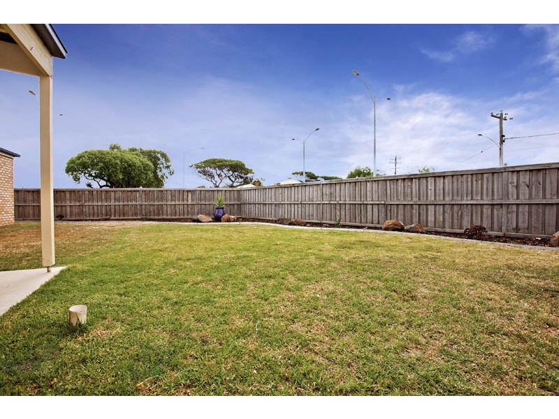 16 Magpie Close, Lara VIC 3212
