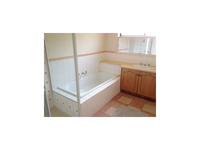 2/145 Torquay Road, Grovedale VIC 3216