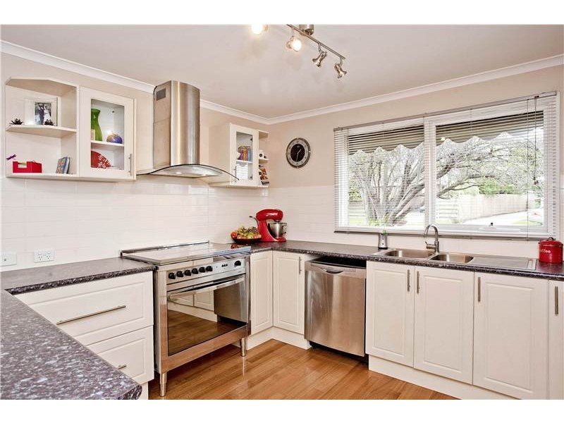 6 Beverley Crescent, Lara VIC 3212