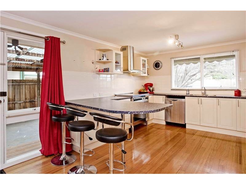 6 Beverley Crescent, Lara VIC 3212