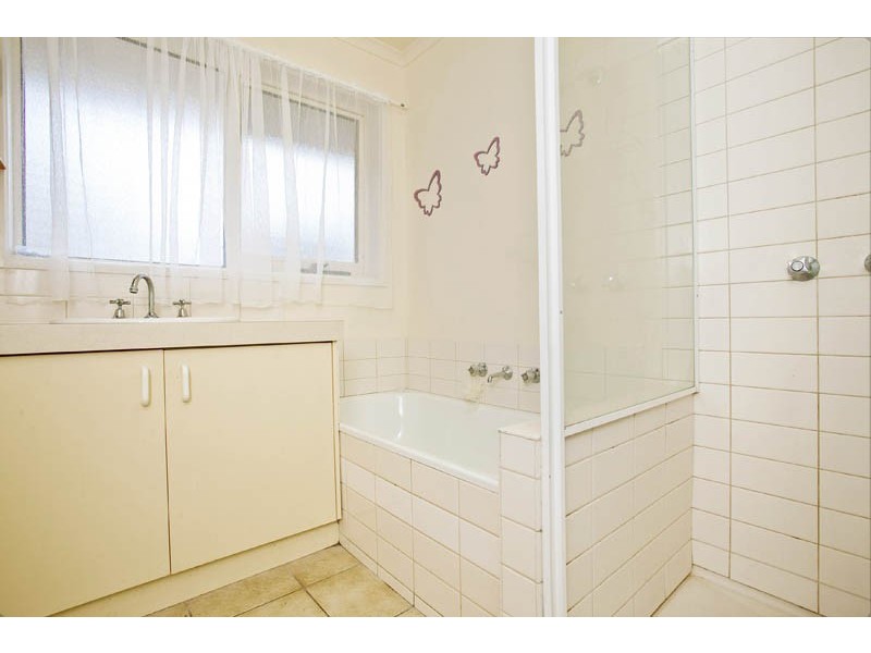 Unit 2/3 Swindon Court, Lara VIC 3212