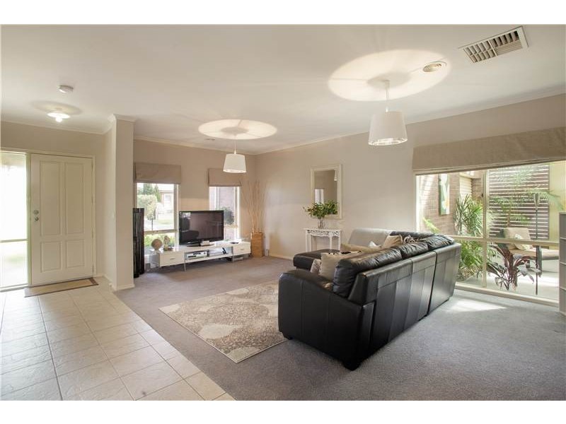 13 Magnolia Court, Lara VIC 3212