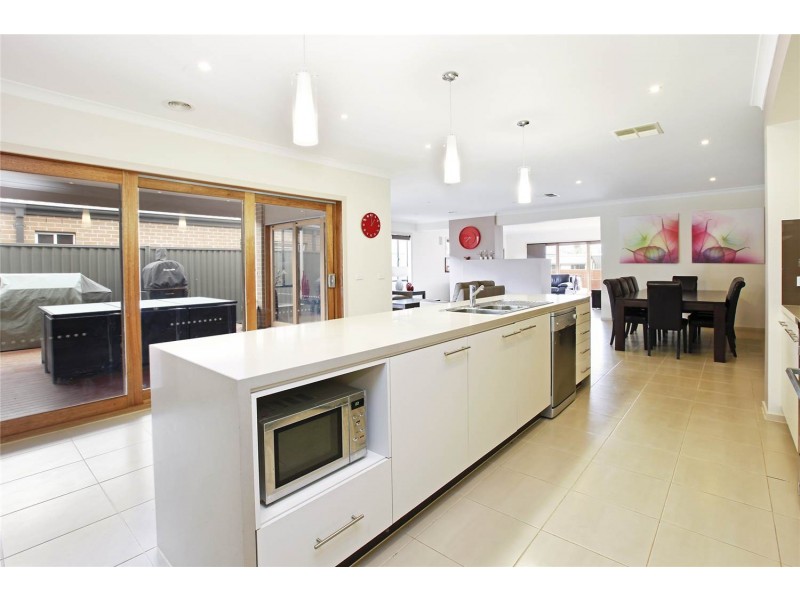 6 Mathieson Place, Lara VIC 3212
