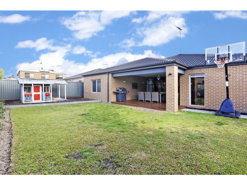 8 Mathieson Place, Lara VIC 3212