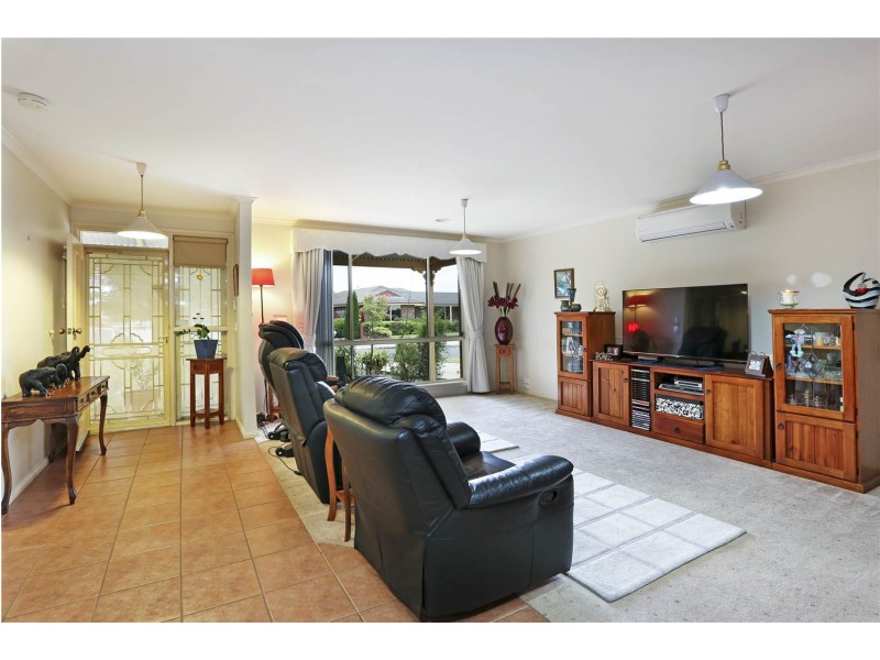 9 Blackbird Circuit, Lara VIC 3212