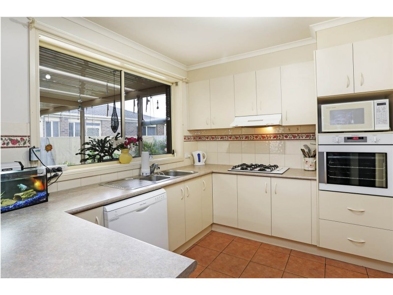 9 Blackbird Circuit, Lara VIC 3212