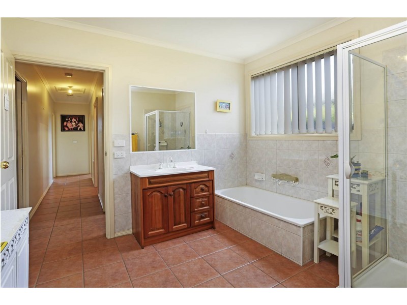 9 Blackbird Circuit, Lara VIC 3212