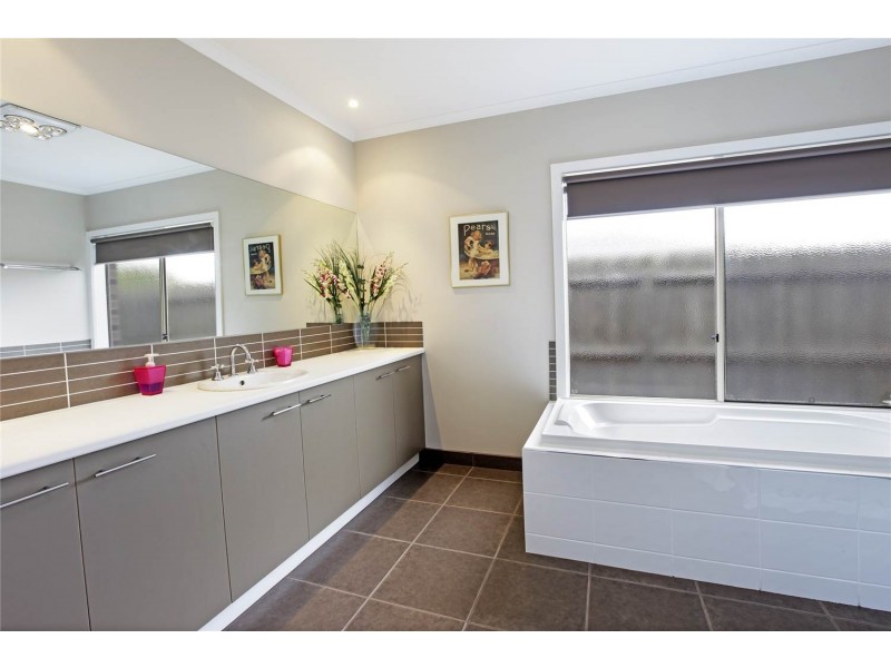 89 Country Gardens Drive, Lara VIC 3212