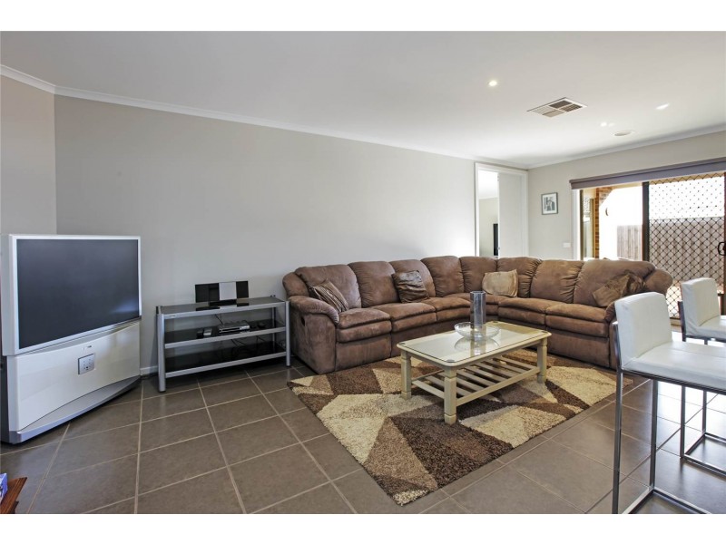 89 Country Gardens Drive, Lara VIC 3212