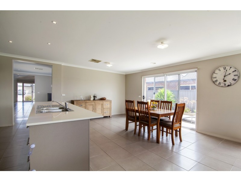 17 Stilt Court, Lara VIC 3212