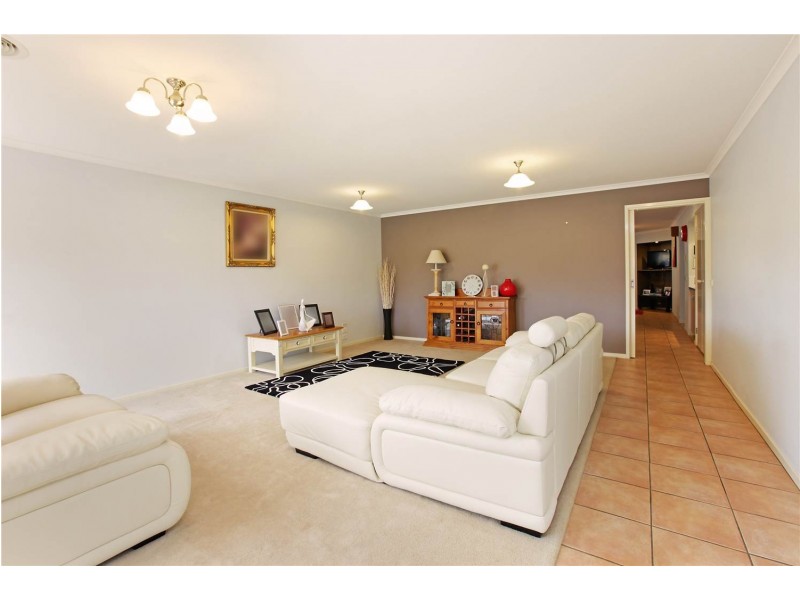 33 Country Gardens Drive, Lara VIC 3212