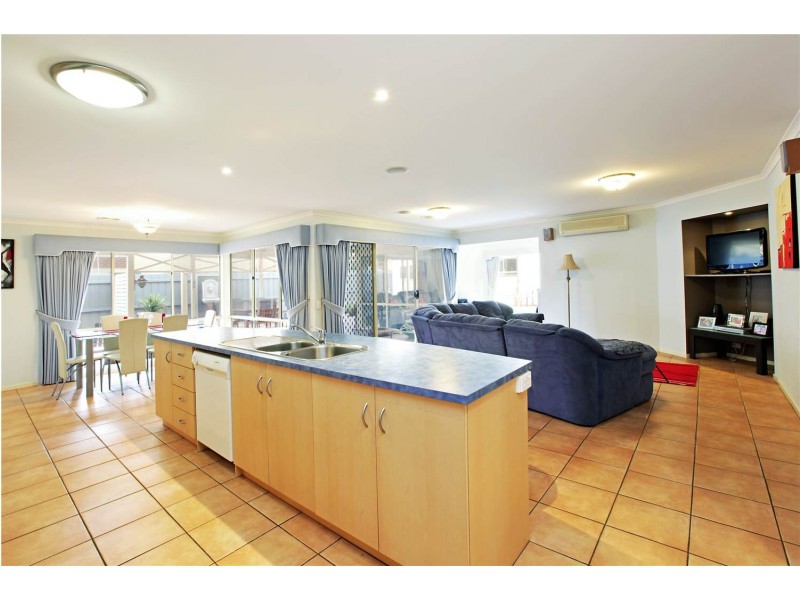 33 Country Gardens Drive, Lara VIC 3212