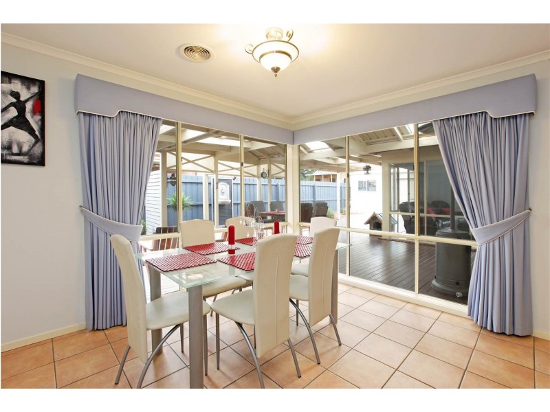 33 Country Gardens Drive, Lara VIC 3212