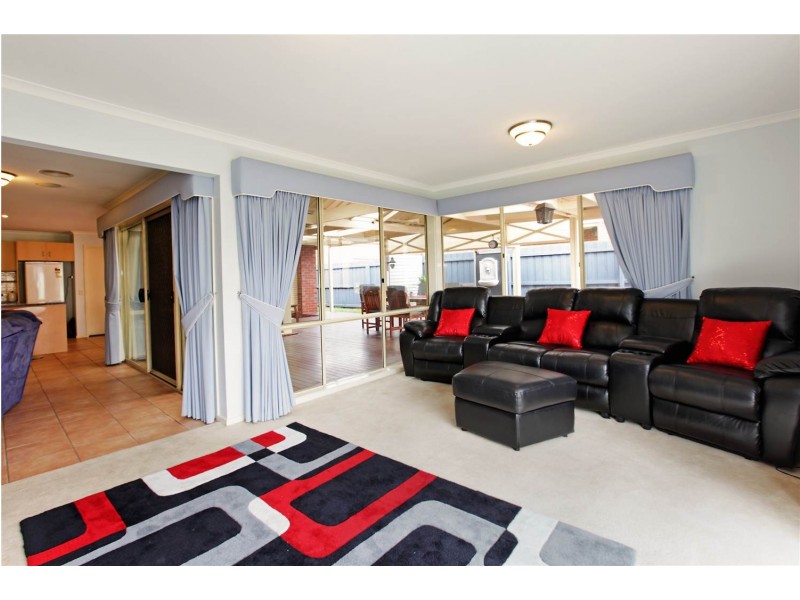 33 Country Gardens Drive, Lara VIC 3212