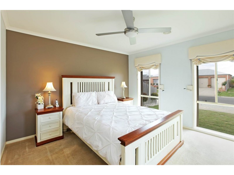 33 Country Gardens Drive, Lara VIC 3212