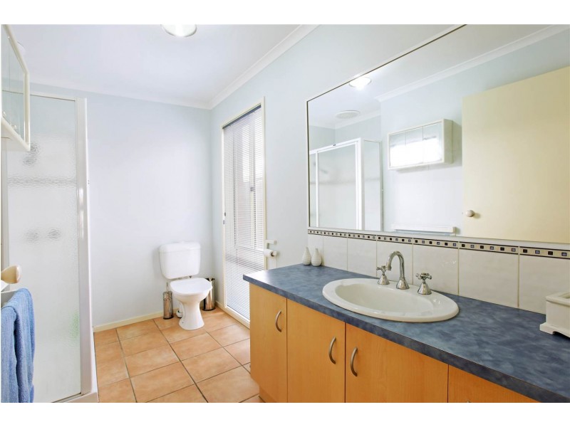 33 Country Gardens Drive, Lara VIC 3212