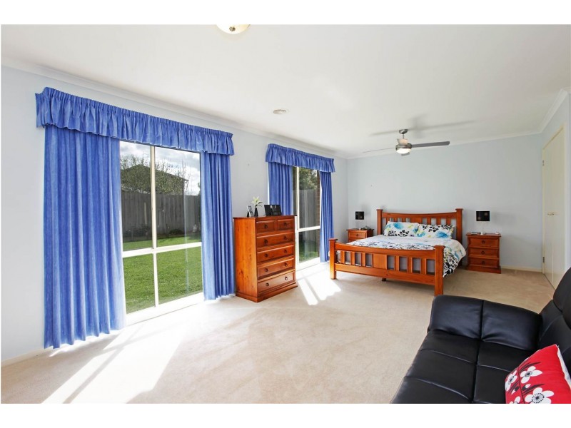 33 Country Gardens Drive, Lara VIC 3212